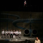 A nép ellensége – Dr. Stockmann (Menszátor Héresz Attila), Anne Stockmann (Bandor Éva) és a gyerekkórus
